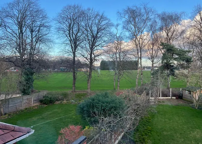 University View-Off-Street Parking-Sleeps 8-Fast Wifi