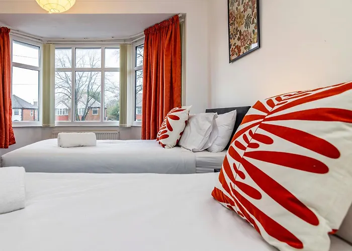 University View-Off-Street Parking-Sleeps 8-Fast Wifi