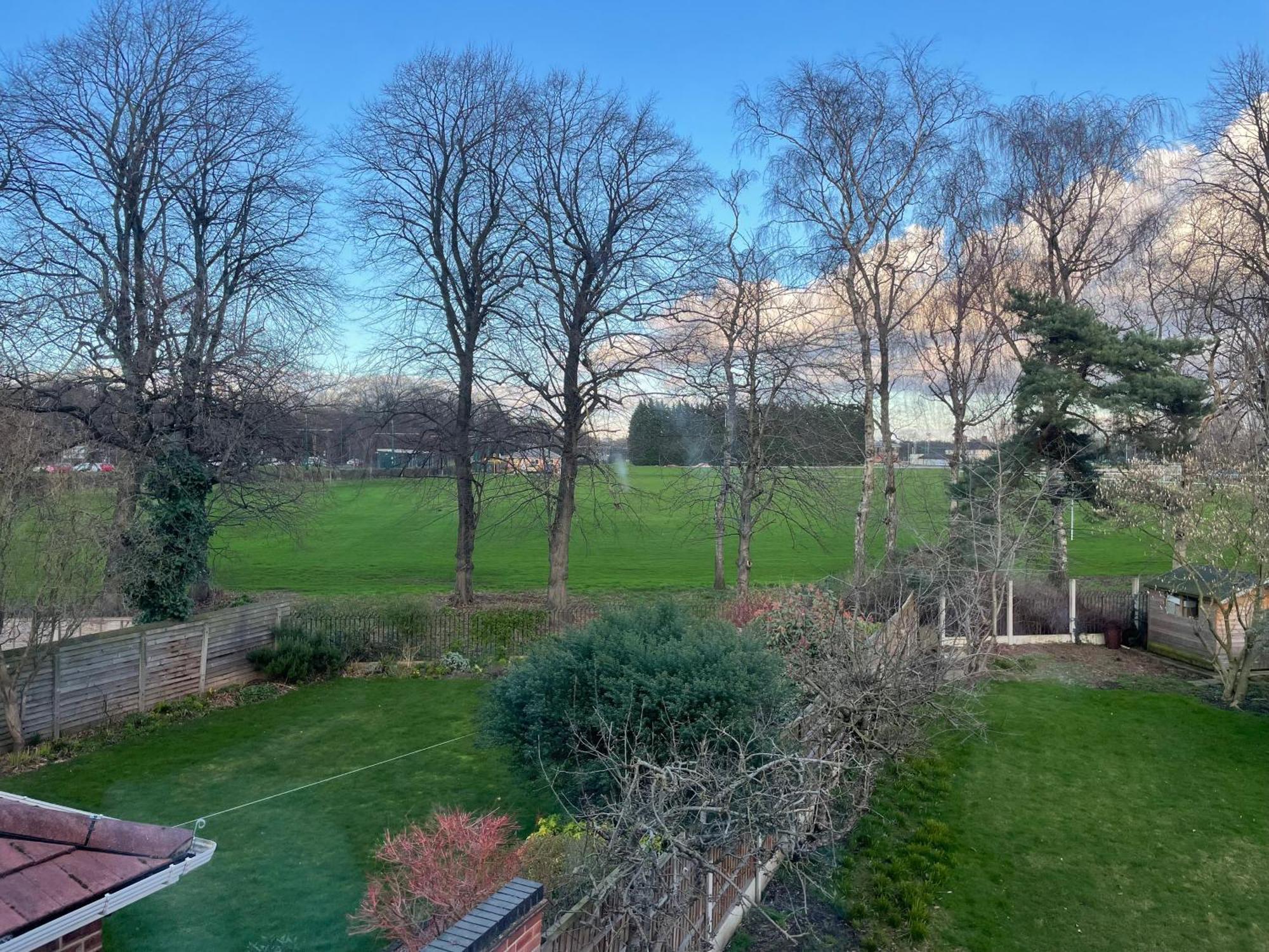 Holiday home View-off-street Parking-sleeps 8-fast Wifi