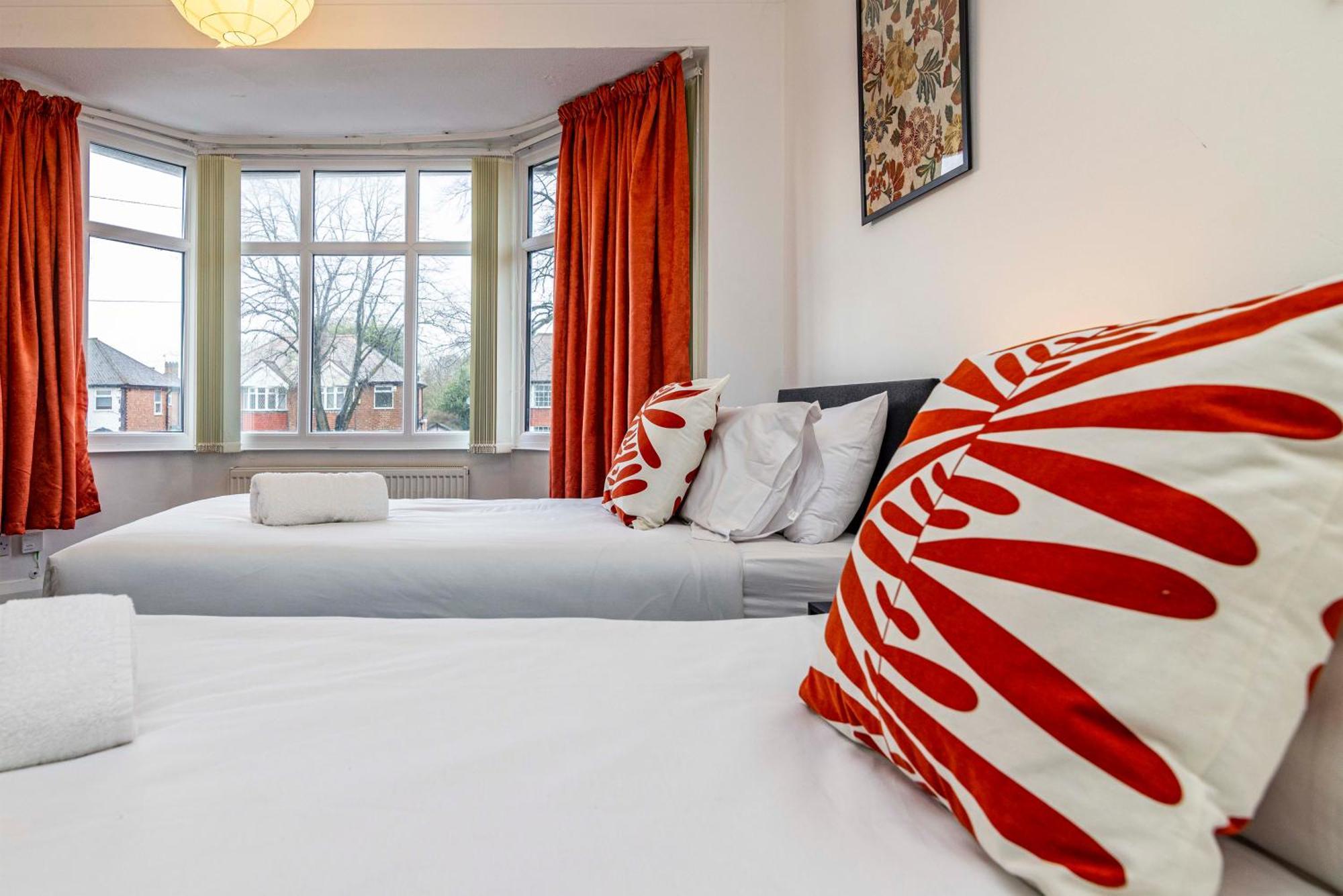 View-off-street Parking-sleeps 8-fast Wifi *