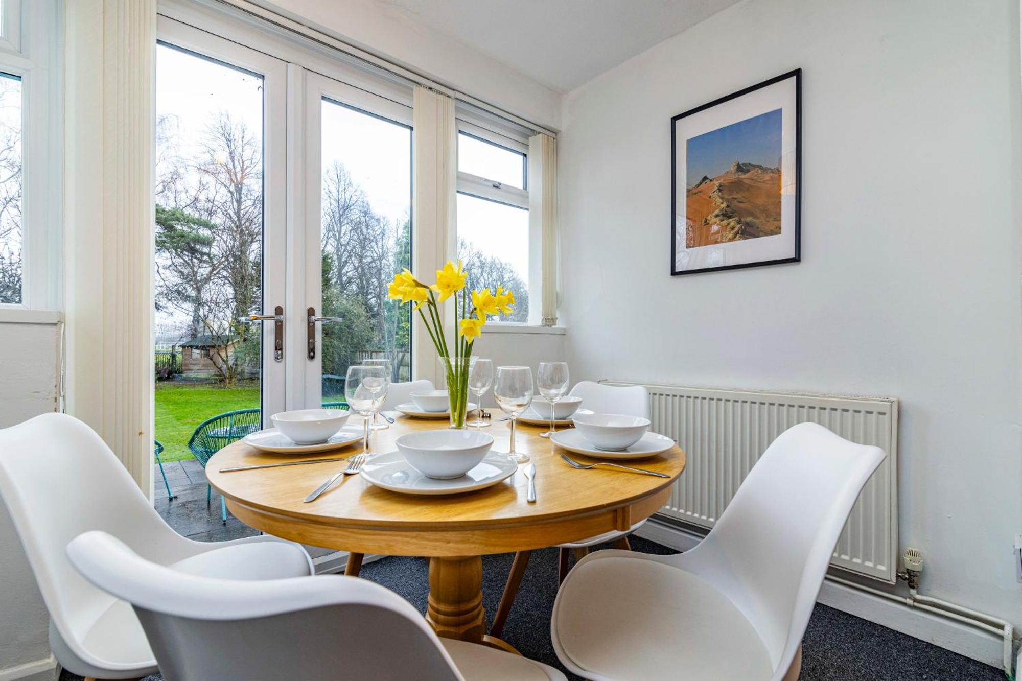 View-off-street Parking-sleeps 8-fast Wifi * Nottingham
