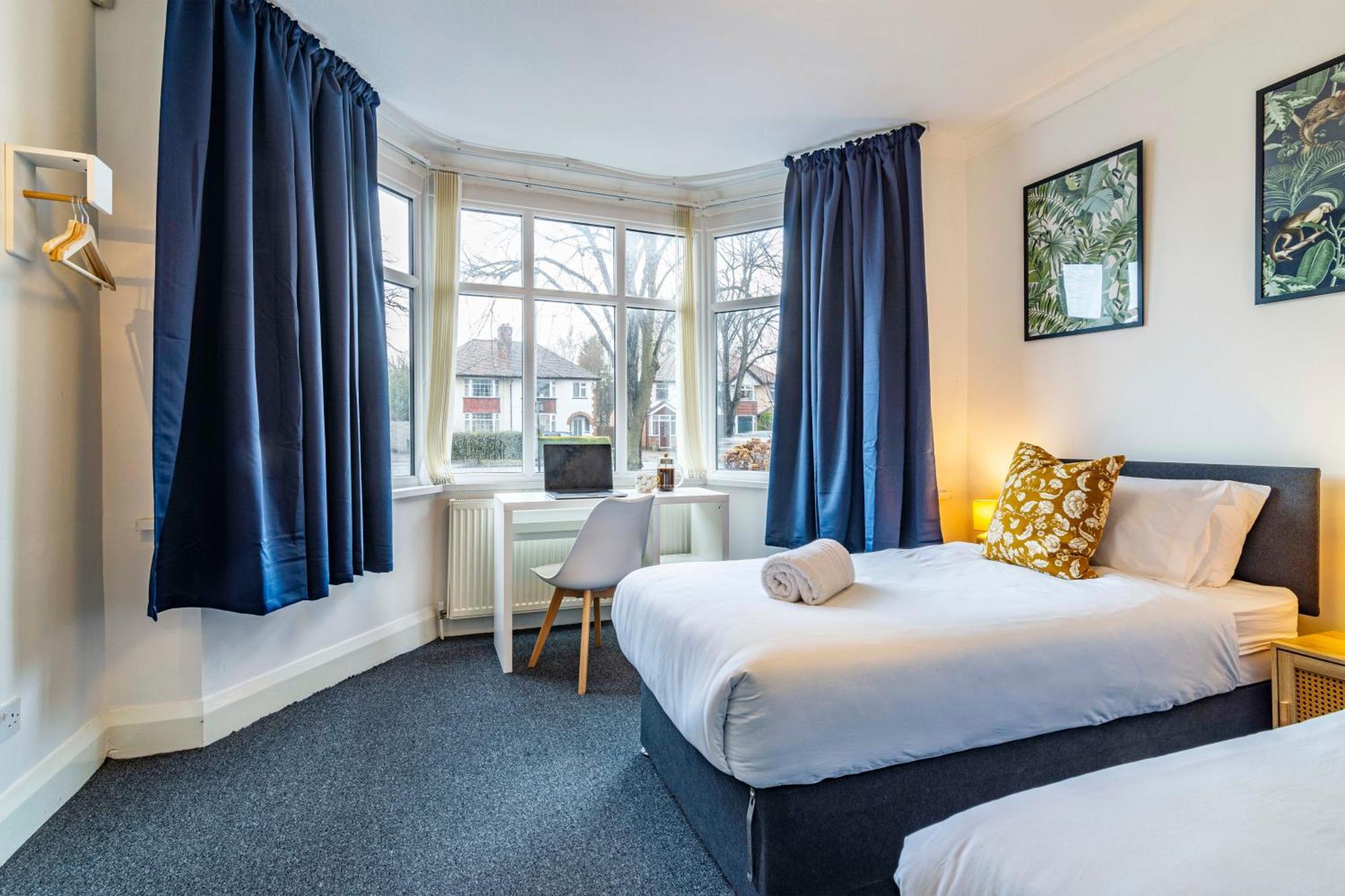 View-off-street Parking-sleeps 8-fast Wifi