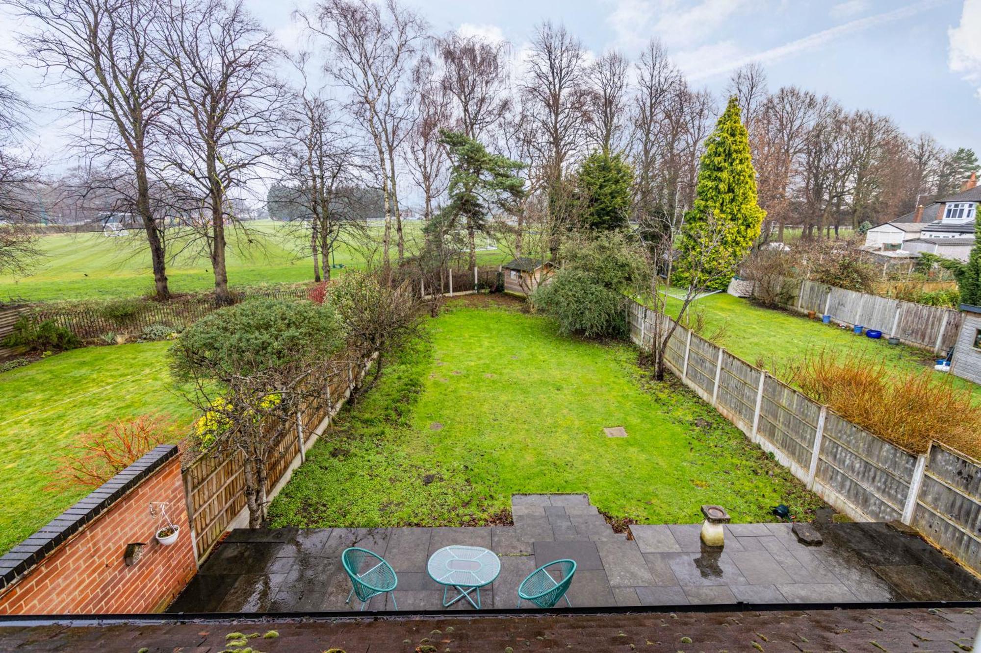 Holiday home View-off-street Parking-sleeps 8-fast Wifi