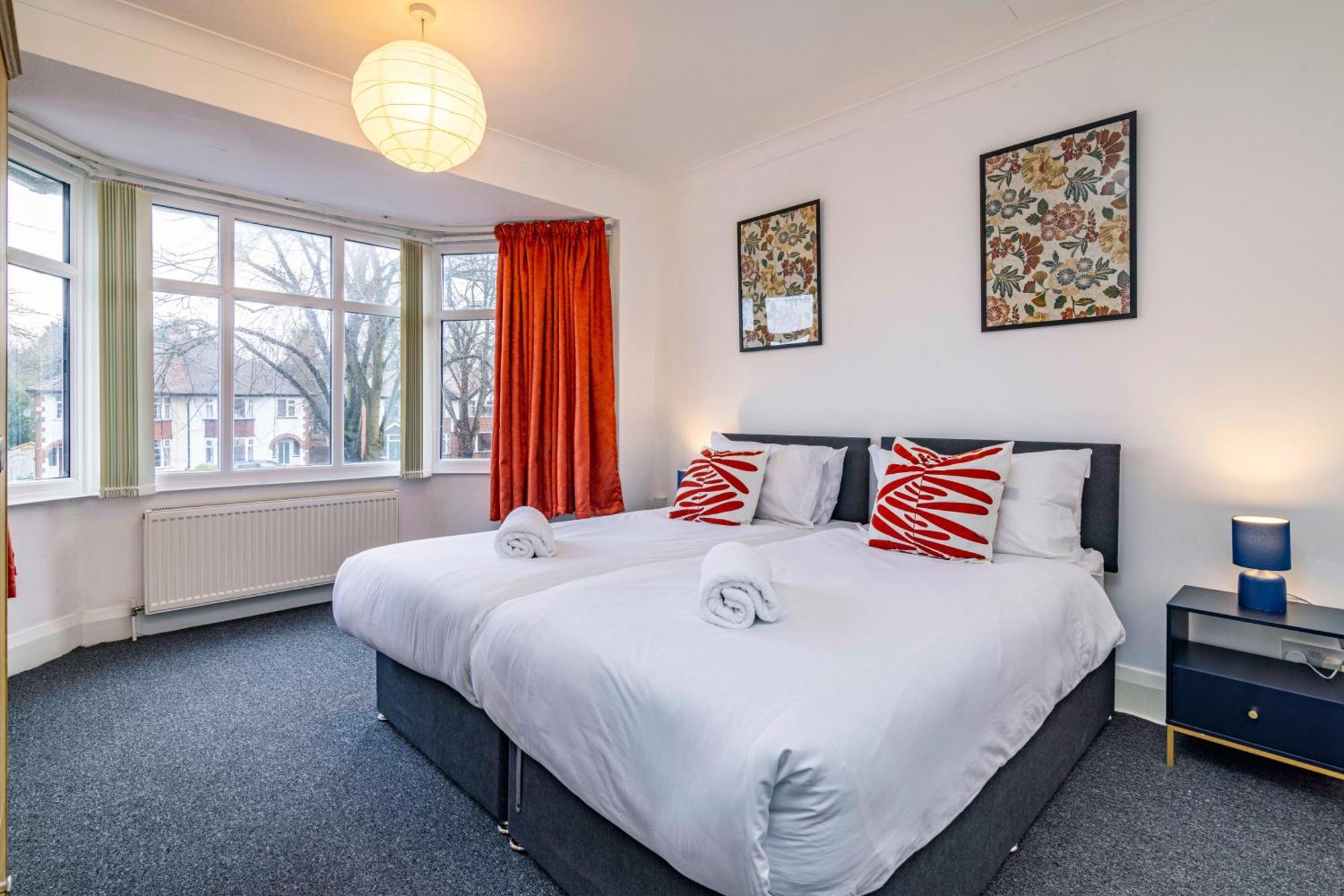 Holiday home View-off-street Parking-sleeps 8-fast Wifi Nottingham