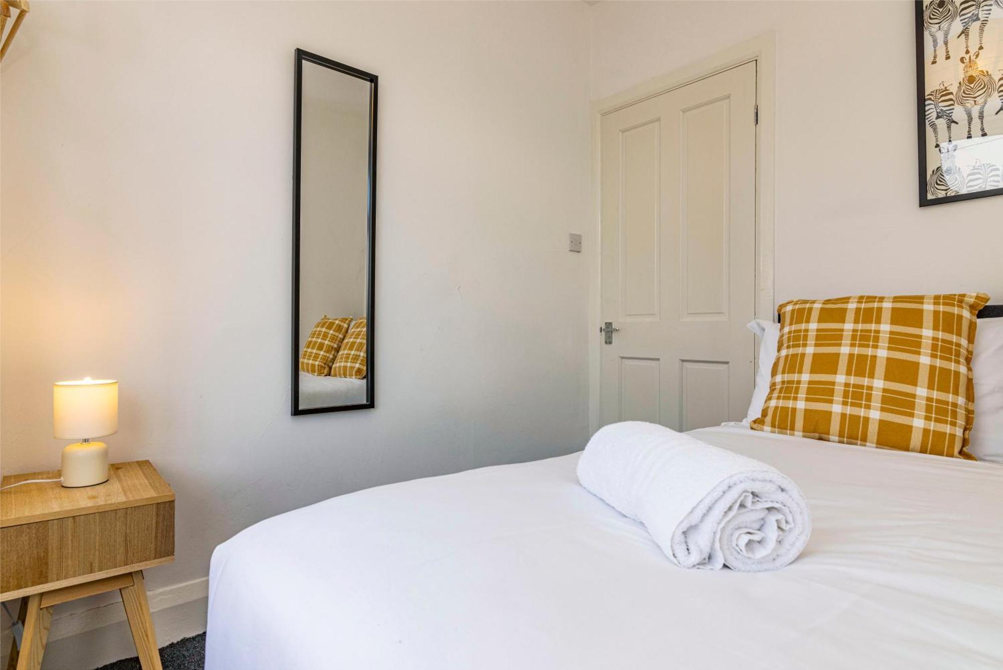 View-off-street Parking-sleeps 8-fast Wifi *