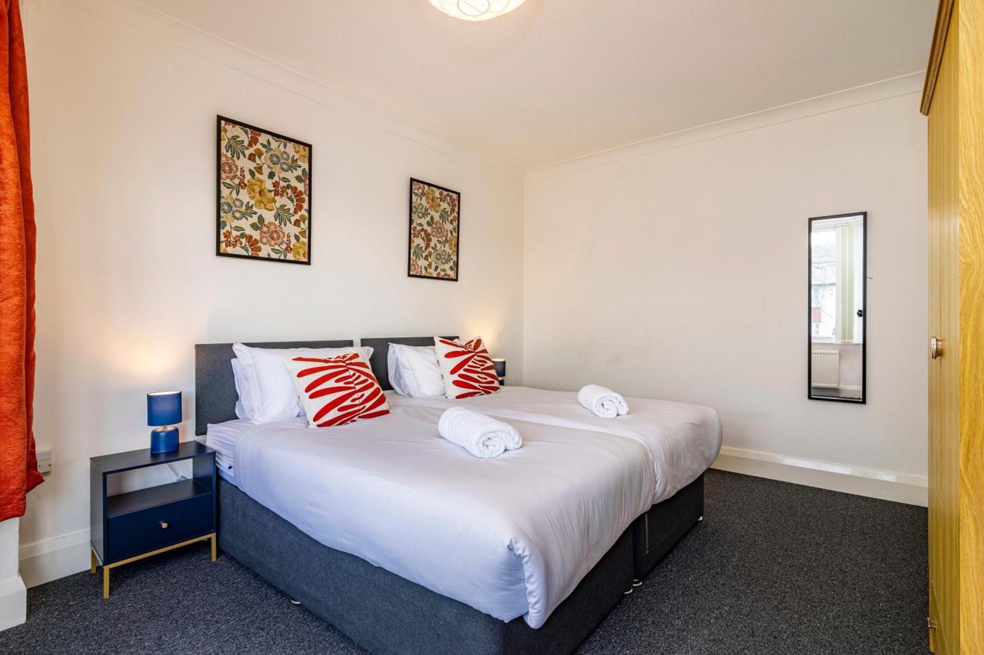 View-off-street Parking-sleeps 8-fast Wifi *