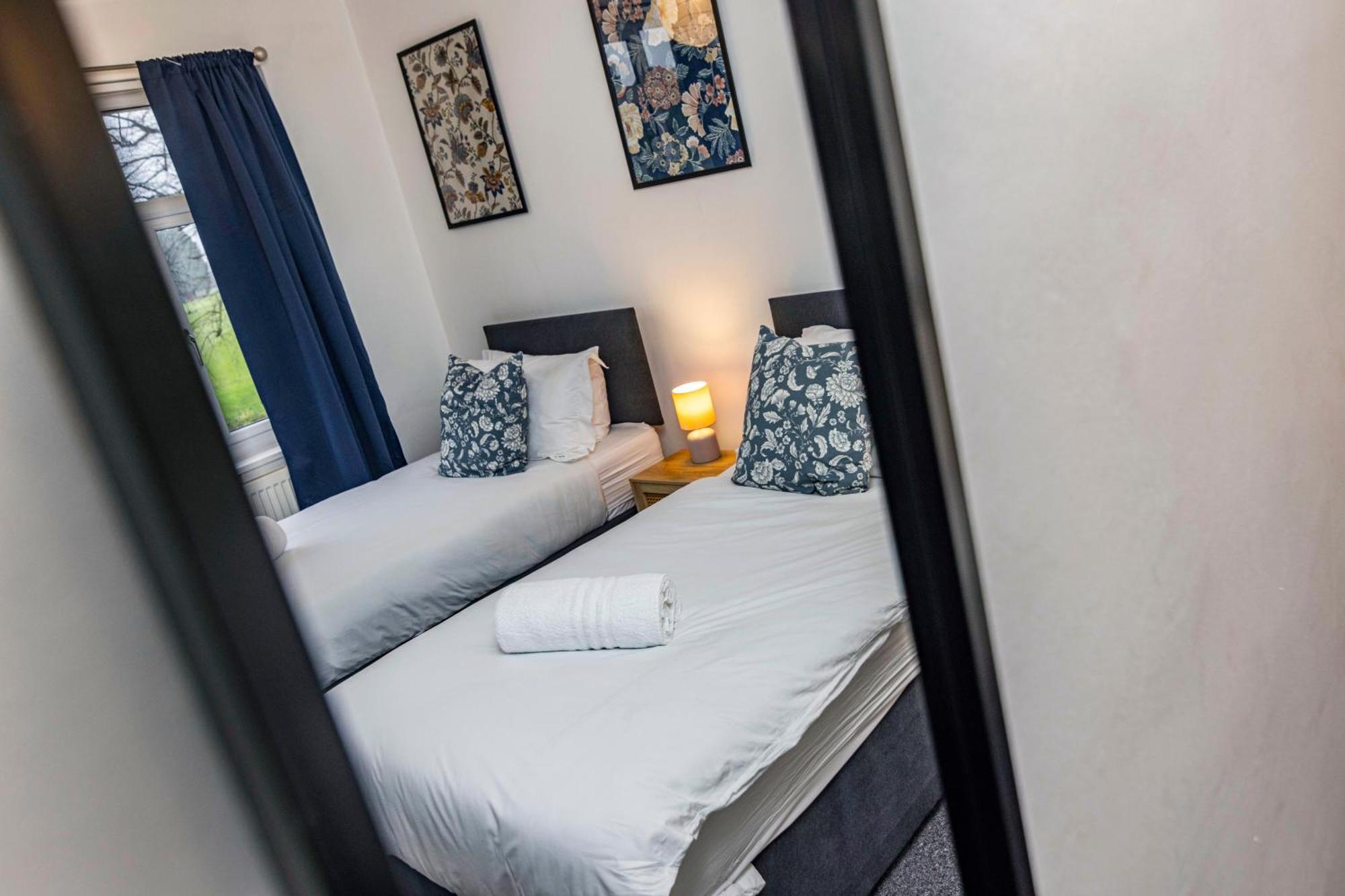 Holiday home View-off-street Parking-sleeps 8-fast Wifi Nottingham