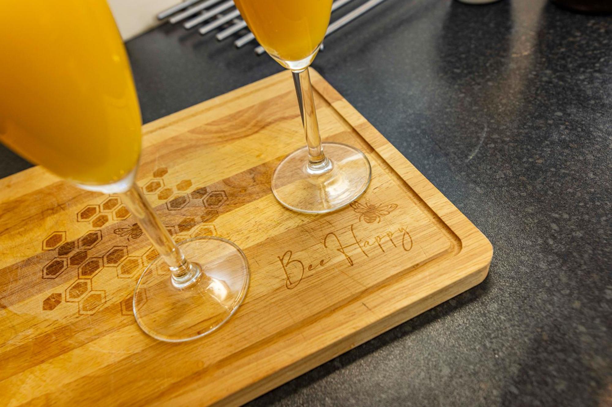 View-off-street Parking-sleeps 8-fast Wifi * Nottingham