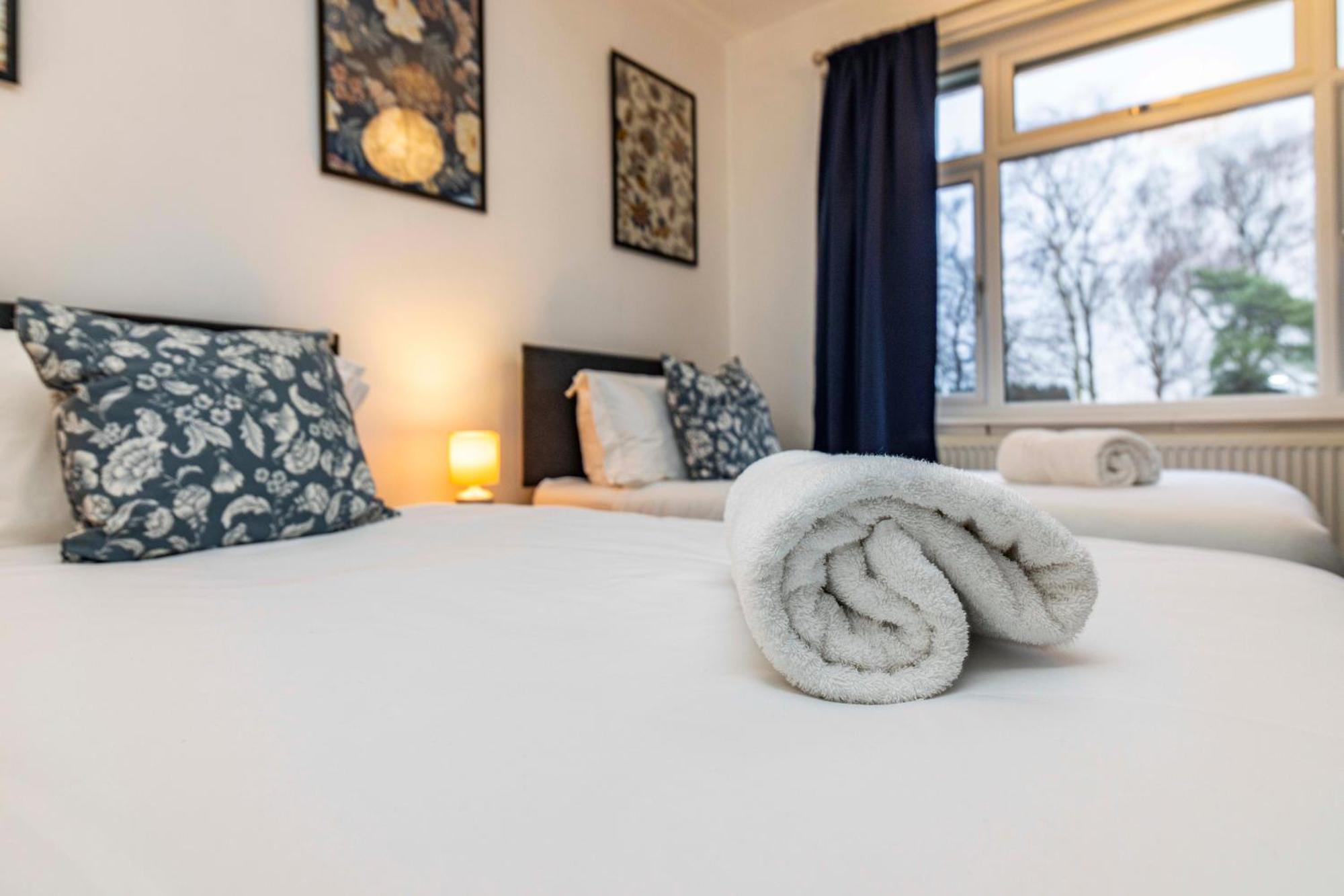 View-off-street Parking-sleeps 8-fast Wifi